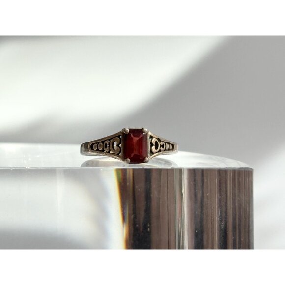 Dark Garnet Semi-Precious Gemstone 925 Sterling Silver Vintage Ring - sz 6 - Picture 5 of 11
